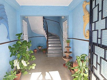 Planta baja, entrada al apartamento (puerta izquierda)