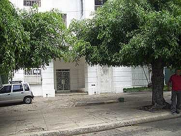 Entrada a la casa, vista desde el exterior