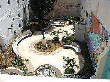 La plaza de enfrente