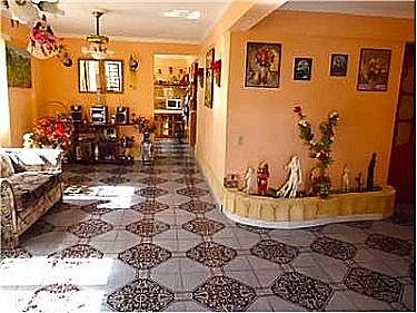 Amplia sala de estar de la casa